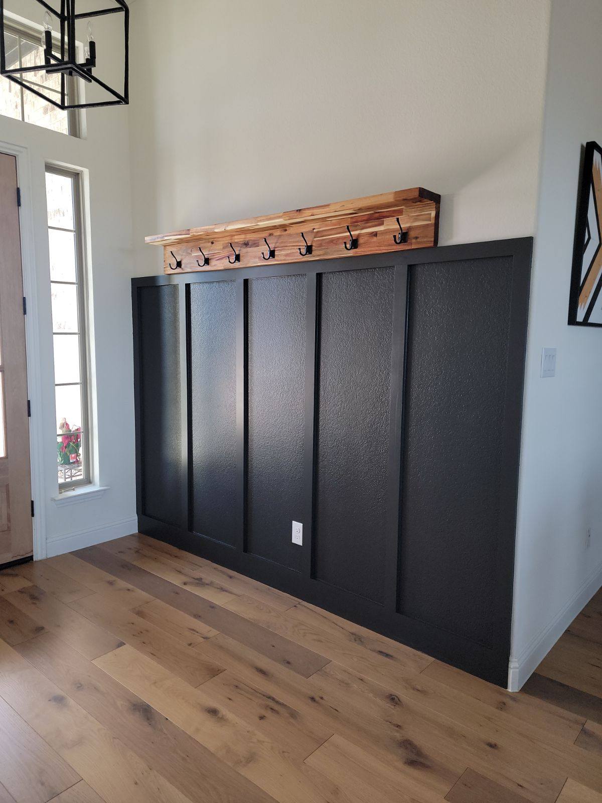 Black Board & Batten Entry